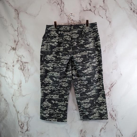 Orvis Pants Womens 12 Large Camo Capri Trout Bum Cotton Digital Woodland Crop - Picture 5 of 9